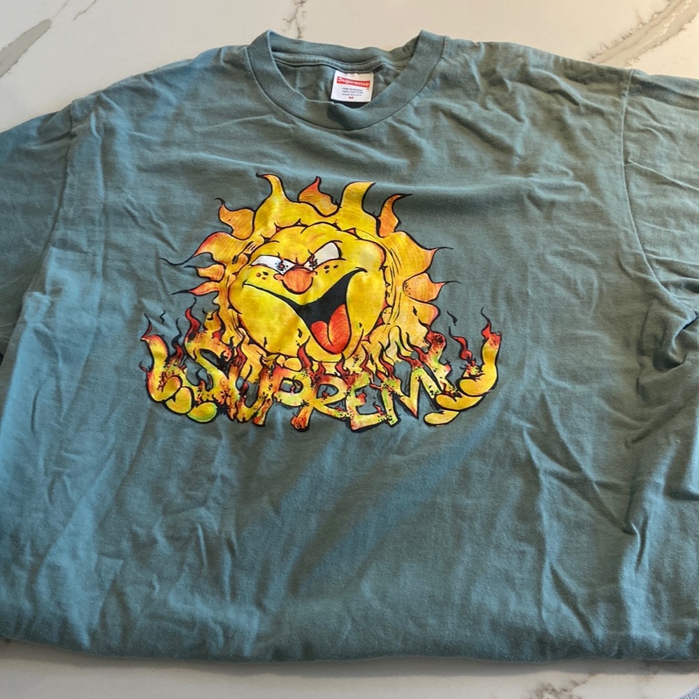 Supreme tee